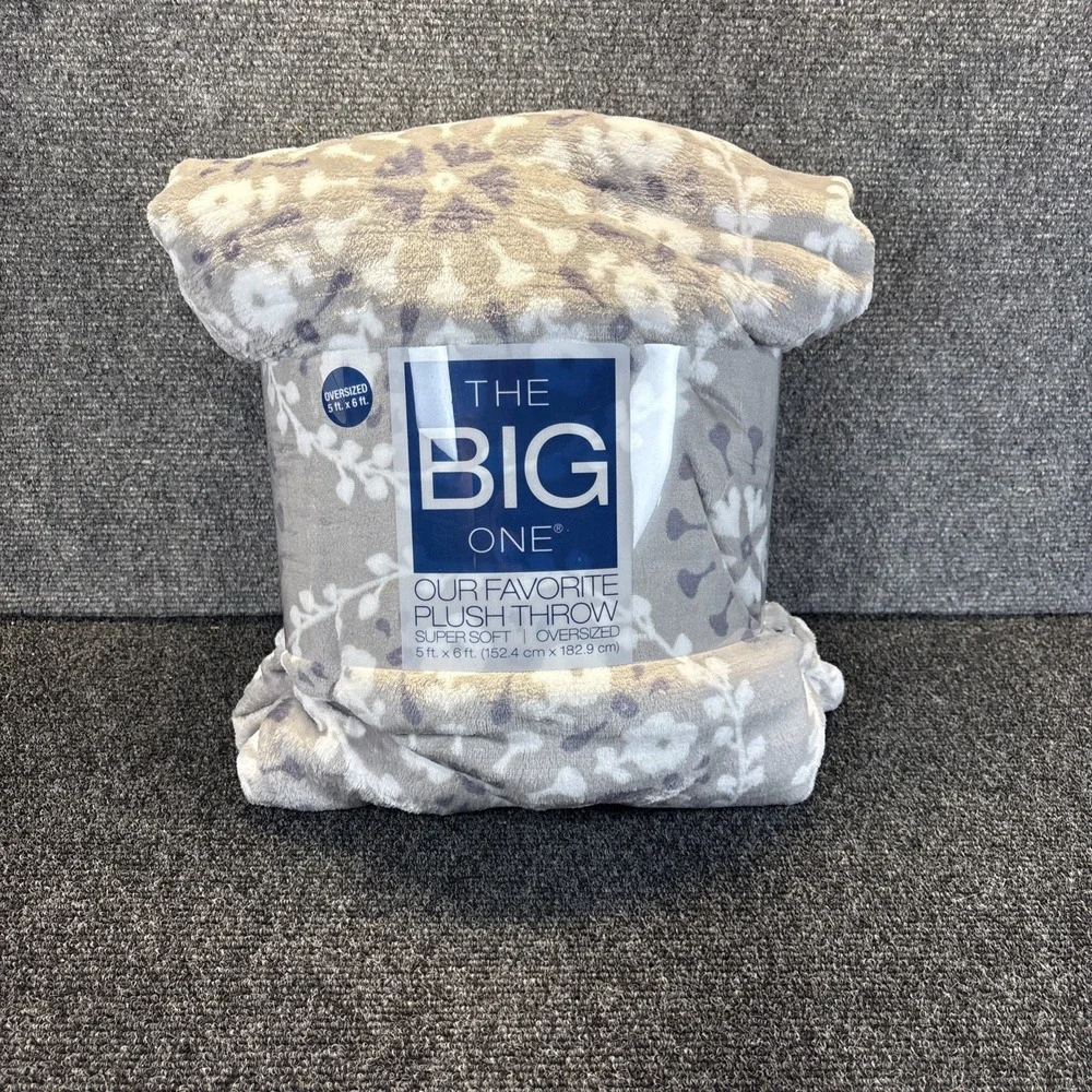 The Big One~Oversized/Super Soft Plush Throw~5ft X 6ft~Gray Medallion